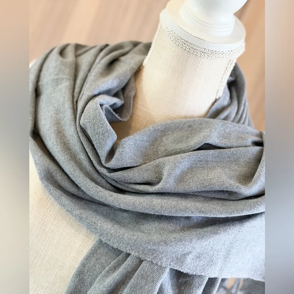 Sky Cashmere Gray Wool Scarf. 25”x68”. Neutral | Cozy | Fringed | Warm. EUC